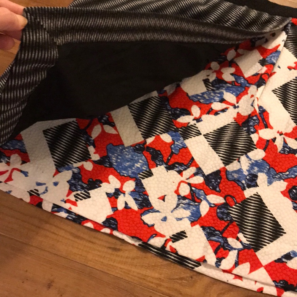 NEW Peter Pilotto Target Red Faux Wrap Printed Skirt! Size 8
Celeb fave! - Picture 10 of 12